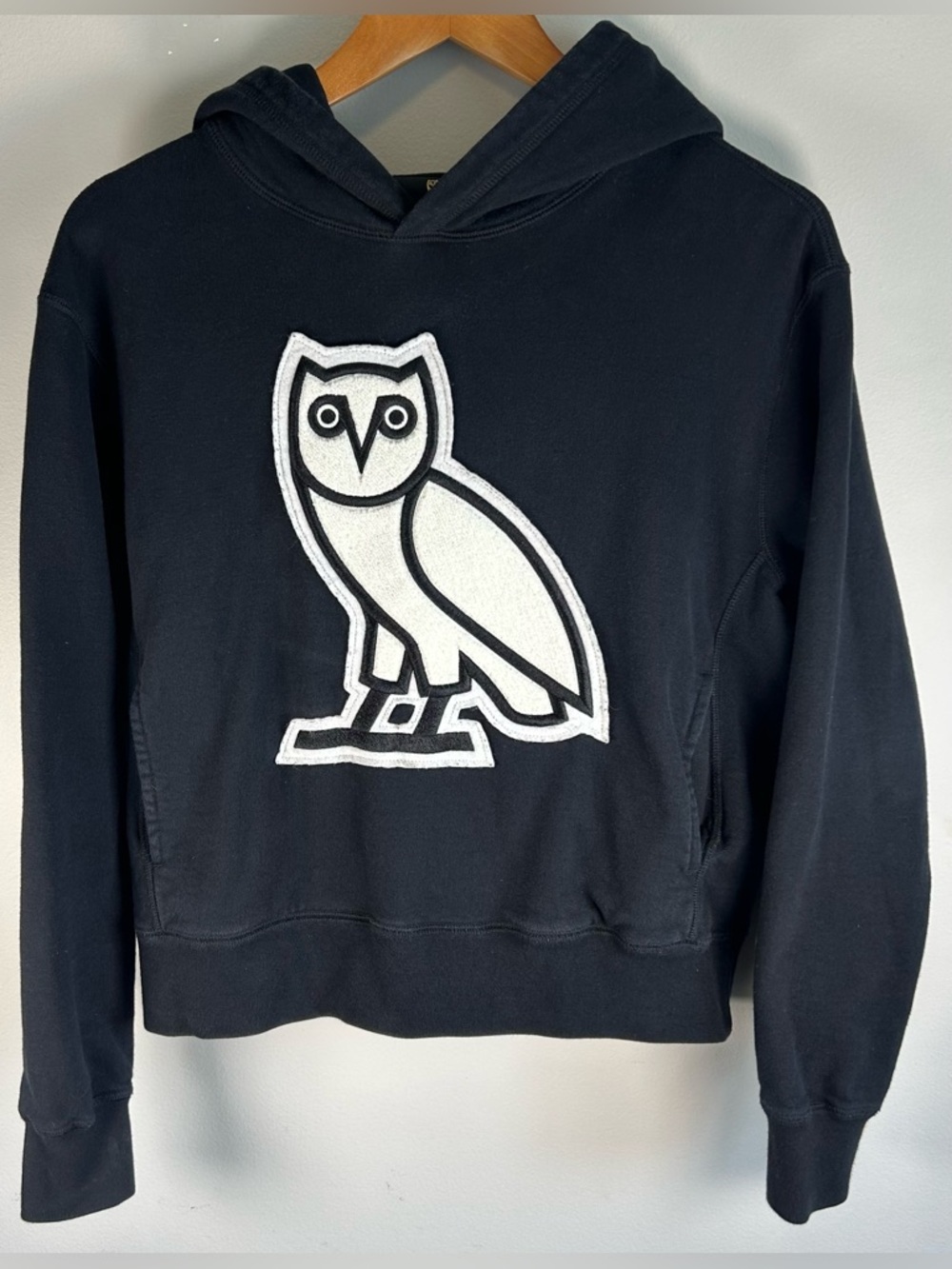 OVO Chenille Women’s Pullover Hoodie Size M Embroidered Owl Logo Pockets EUC